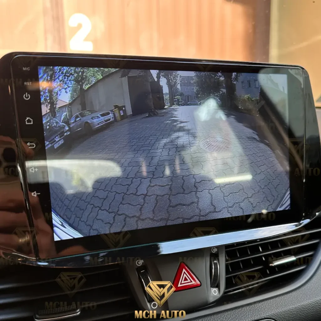 montaz kamery cofania hyundai i30