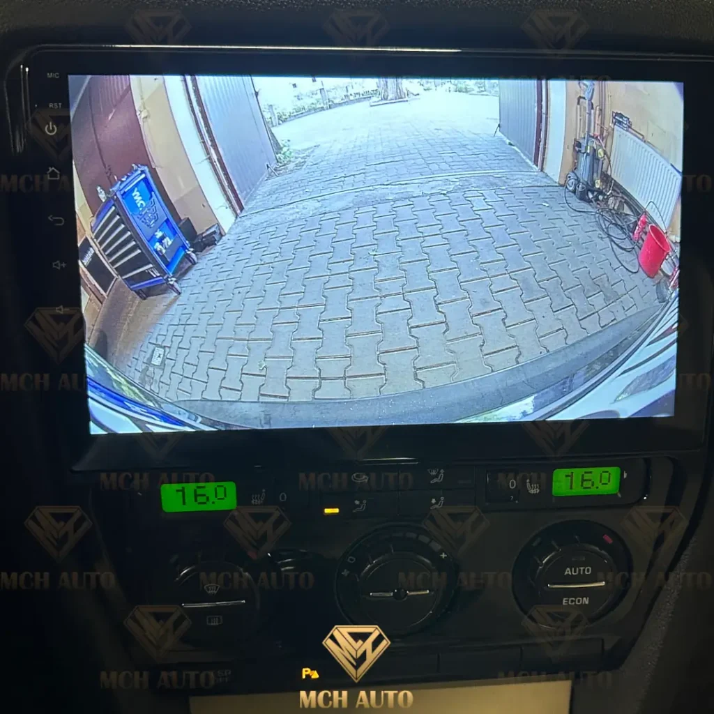 montaz kamery cofania skoda octavia