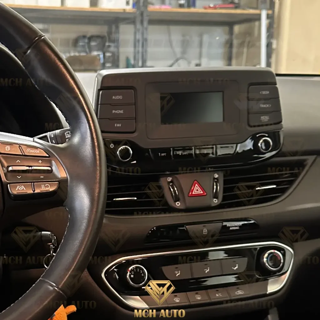 montaz radia z androidem hyndai i30