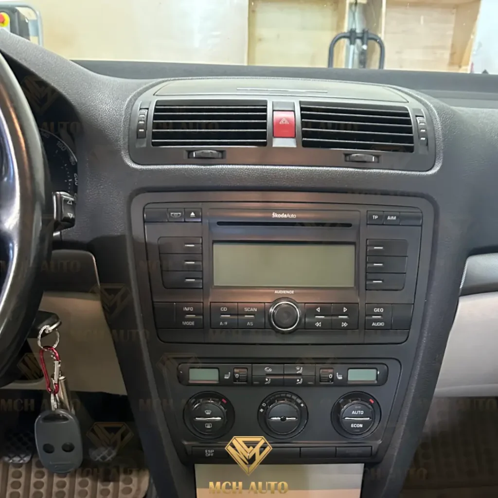 montaz radia z androidem skoda octavia