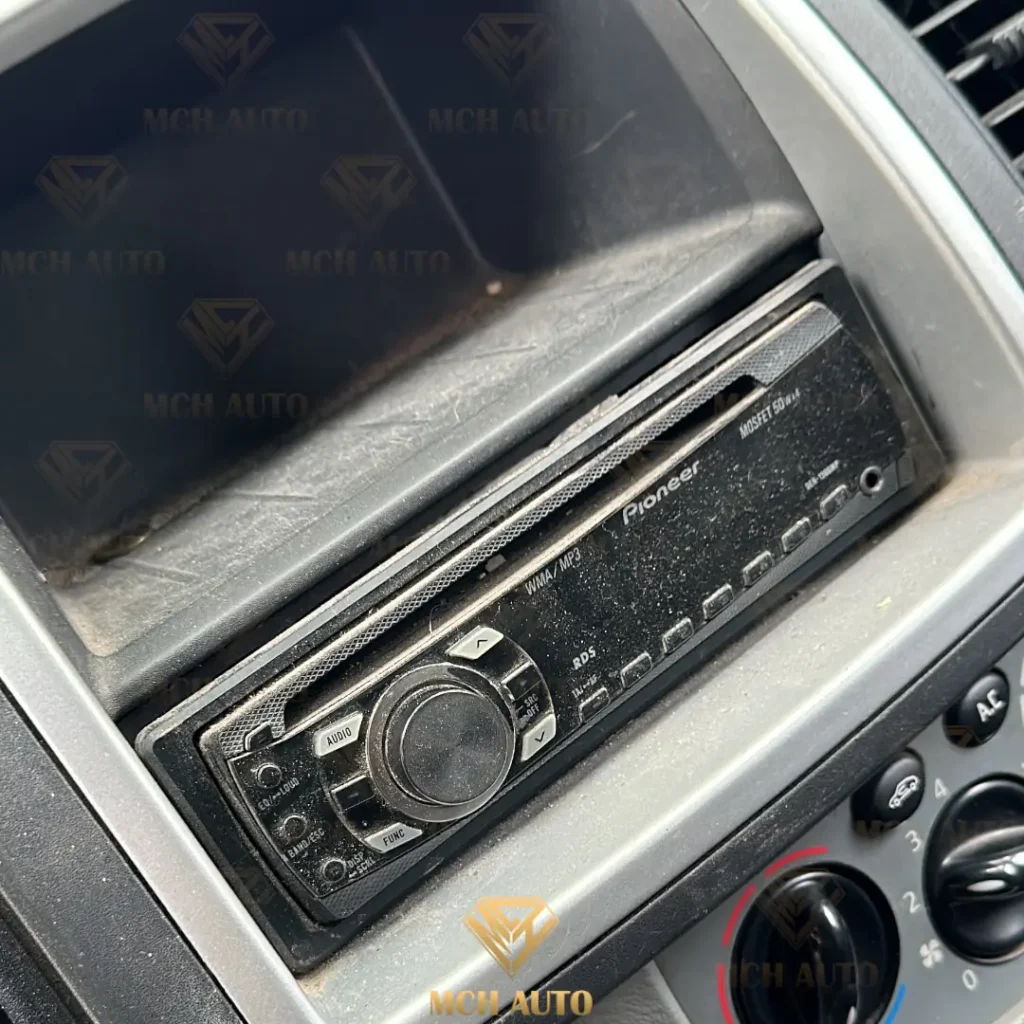 renault traffic montaz stacji multimedialnej